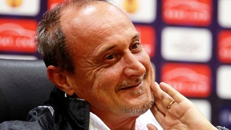 La loc comanda!** Demis acum o lună, fostul antrenor de la Palermo a fost rechemat!