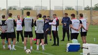 Primul lucru pe care l-a făcut Marius Baciu la întâlnirea cu fotbaliștii FCSB. Imagini cu noul antrenor al roș-albaștrilor