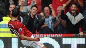 Van Persie îi face în ciudă mentorului său!** Wenger ia calmante atunci când îl vede dând goluri pentru United: "Ce caută în tricoul ăla?"