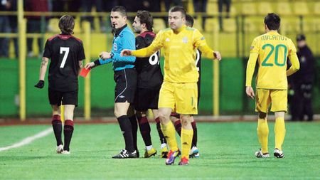 Adrian Porumboiu a vrut să se răzbune pe arbitri la pauza meciului cu Rapid! "M-ai executat!"