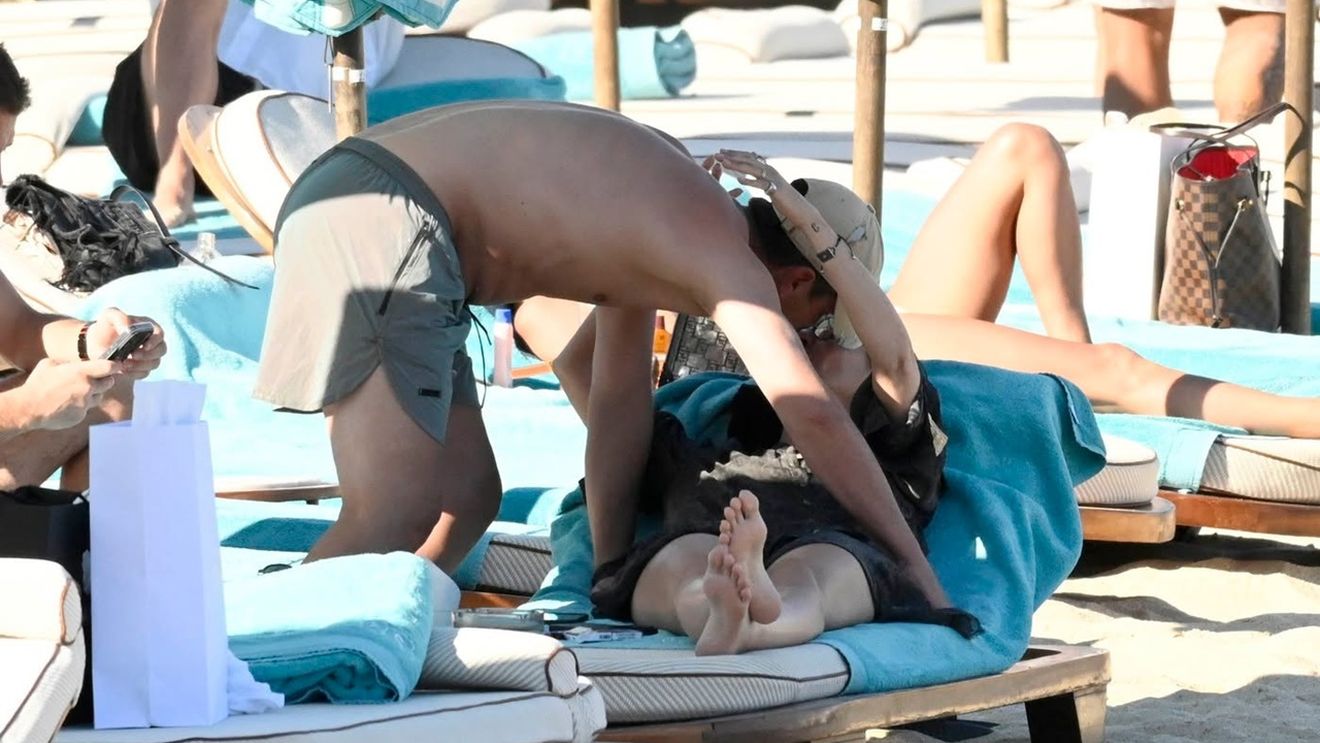 Cristi Chivu și Adelina Chivu, iubire pe plaja din Mykonos! Imaginile anului cu antrenorul lui Inter și frumoasa lui soție: se sărută pe șezlong!