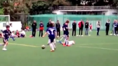 VIDEO Nu era tehnic la fotbal și a apelat la kung fu!** Un copil de 10 ani a fost arestat după ce i-a 