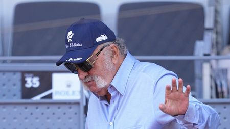 EXCLUSIV Miliardarul Ion Țiriac, „copil de mingi” pentru Jannik Sinner. Cum a fost surprins magnatul la Madrid