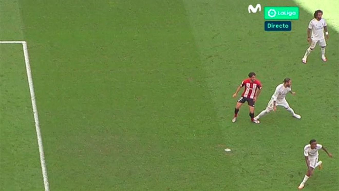 Fabulos! Ziarul de casă al lui Real Madrid a găsit vinovatul pentru penalty-ul neacordat cu VAR care o poate costa titlul pe FC Barcelona: traducătorul regulamentului din engleză în spaniolă!