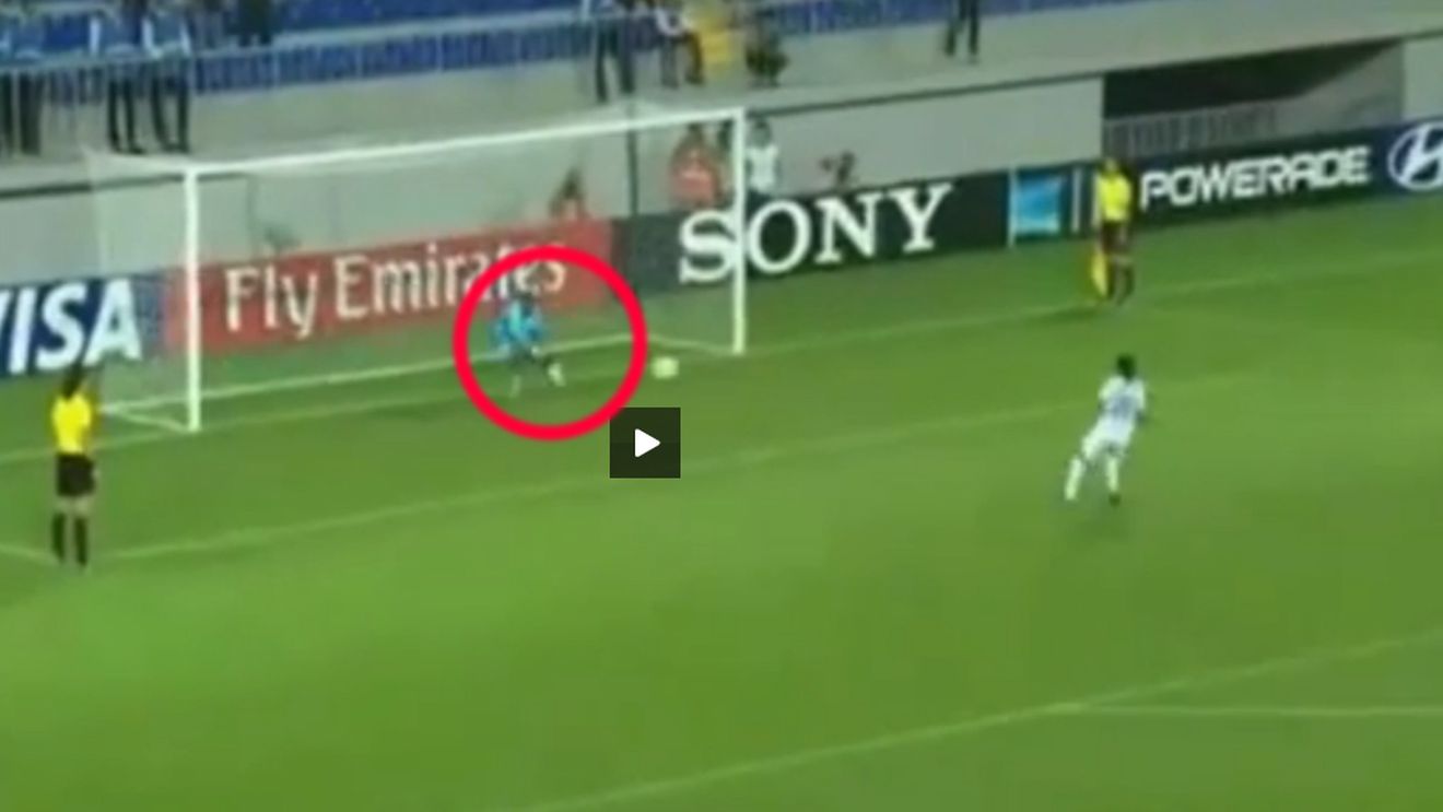 Probabil cel mai prost goal-keeper din lume! VIDEO - Și-a luat "urechi" din penalty, la o execuție penibilă