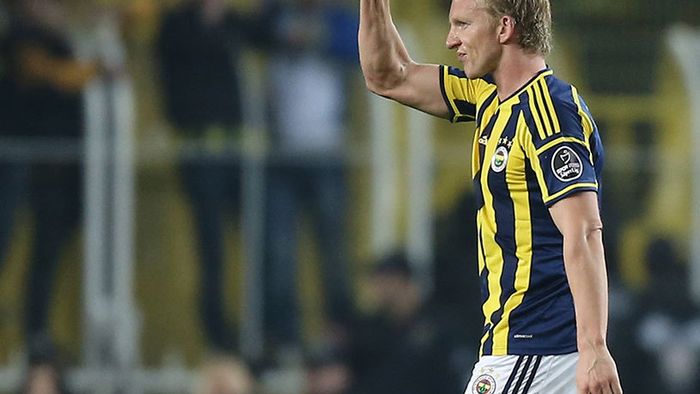 BOMBĂ‚ pe piața transferurilor. Barcelona vrea să ia doi jucători "expirați". Unul este Dirk Kuyt, care are 35 de ani