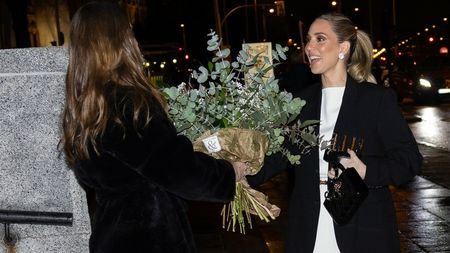 Soția a ieșit să o apere pe cea care e acuzată că ar fi amanta bărbatului ei: „Nu e distrugătoare de case!”