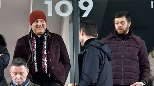 Dan Șucu și Victor Angelescu vor să transfere titularul lui Dinamo București în locul lui Horațiu Moldovan! Oferta Rapidului pentru Adnan Golubovic