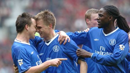 A împărțit vestiarul cu Mutu, iar acum s-a apucat de renovări și construcții, pentru a-și învinge depresia