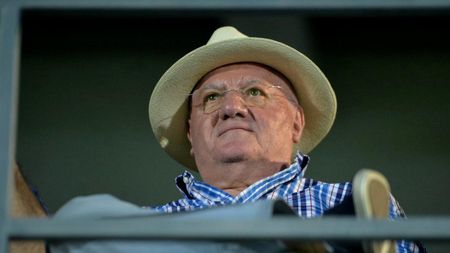 Gluma anului cu Dumitru Dragomir: „Bre, vreau să iau și eu boala matale!” Suferința fostului șef al LPF, subiect de amuzament în lumea fotbalului | VIDEO EXCLUSIV