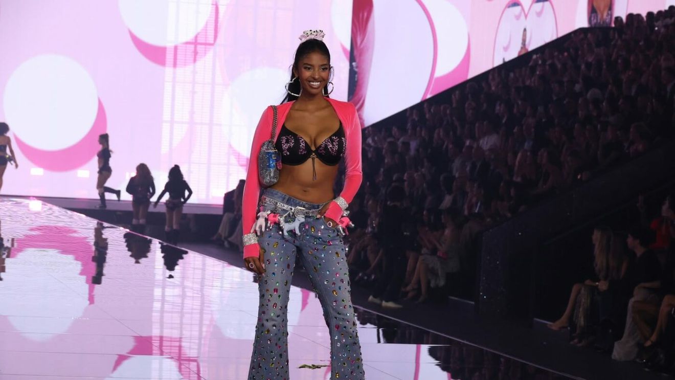 Natalia Diamante a atras toate privirile la defilarea de modă! Fiica lui Kobe Bryant, sclipitoare