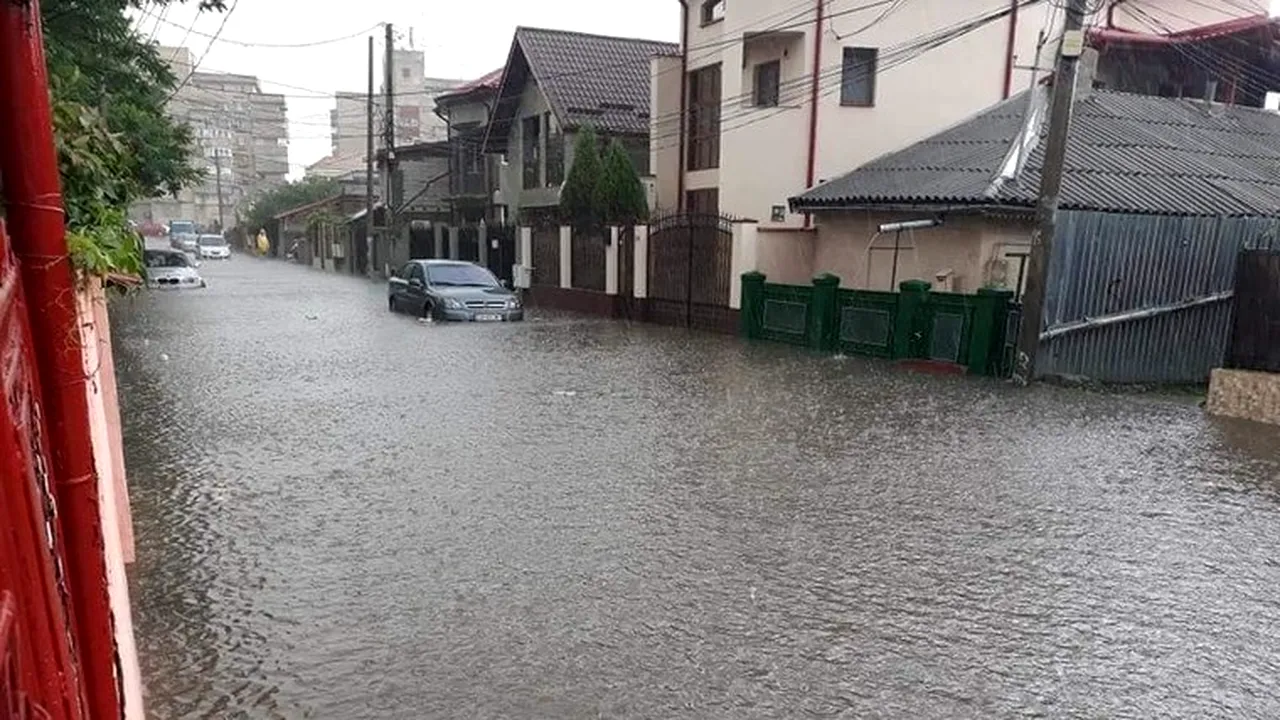 Meciul dintre Astra și FCSB ar putea fi amânat! FOTO | Orașul Giurgiu a fost inundat după o furtună de proporții