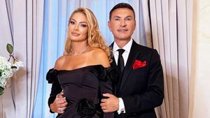 Valentina Pelinel, apariție cu care le-a tăiat respirația celor din jur. Ce rochie a purtat la nunta unor prieteni