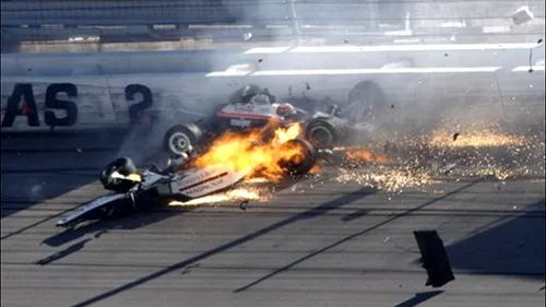 VIDEO Final destination!** Imagini de groază de la ultima etapă a Indycar! 15 mașini s-au făcut zob, un fost campion a murit