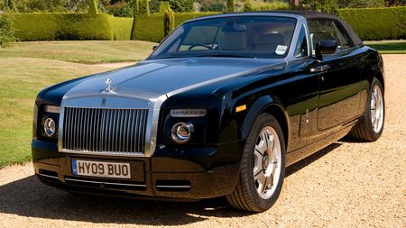 Magic Johnson are o maşină de 500.000 de dolari cu care atrage toate privirile: Rolls-Royce Phantom Drophead Coupe