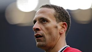 Rio Ferdinand a fost amendat** cu 45.000 de lire sterline pentru un comentariu făcut pe Twitter