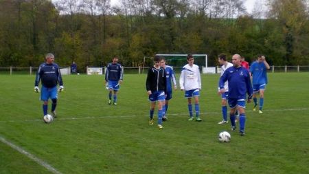 Incredibil: portarul a abandonat partida pentru că îi năștea vaca. E fabulos cine a intrat între buturi și cât s-a terminat meciul