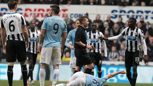 Samir Nasri îi poartă pică lui Yanga Mbiwa! Fundașul a vrut să își ceară scuze, dar a fost ignorat: "Nu am vrut să-l rănesc"