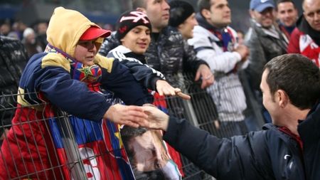 MM: "Rămân pentru fani"** Pițurcă: "Travestita ține cu Dinamo! Becali îl ține din milă"