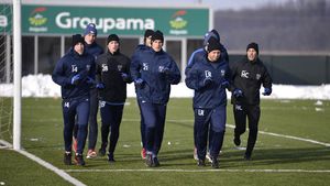 Analiza unui stelist realist înainte de dubla cu Ajax:** 'Pentru Steaua acum începe greul, grupa n-a fost strălucită' Chiricheș, "luat la ochi": "Este umflat cu pompa" 