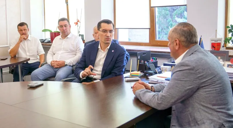 Răzvan Burleanu, în vizită la Piatra Neamț. Șeful FRF s-a întâlnit cu autoritățile locale și județene pentru a face lobby privind susținerea Ceahlăului. Reacția clubului nemțeam