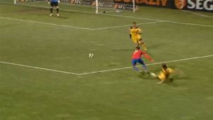 Penalty-ul Stelei, sub semnul întrebării!** Brașovenii au reclamat un fault cu câteva secunde înainte de faultul lui Madeira la Rusescu