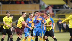 N-au fost "lupi" la debut. Mutu și Zicu, dezamăgitori la primul meci. Brașov - Petrolul 1-1. Gazdele au jucat o repriză în 10 și au egalat în ultimul minut, din penalty