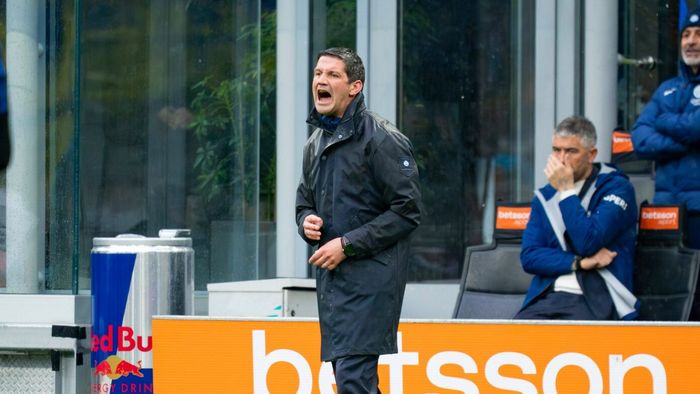 Chivu s-a închis în vestiarul lui Inter după ce a luat roşu. Ce s-a întâmplat apoi e subiectul momentului în Italia
