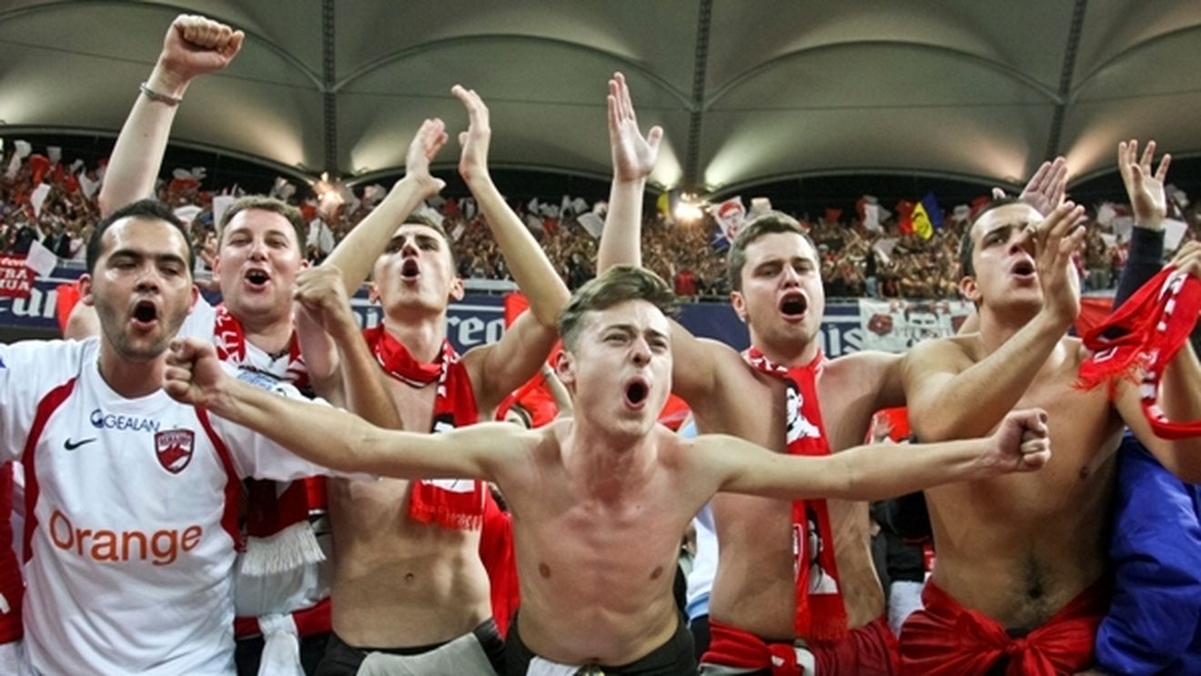 Conducerea lui Dinamo, contestată de suporteri la primul antrenament al echipei din 2013