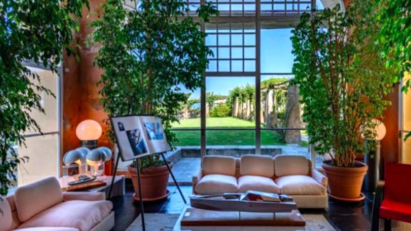 Moştenitorul celui mai puternic miliardar din fotbal, care a distrus Steaua în finala Cupei Campionilor Europeni, trăieşte pe picior mare. Şi-a luat vilă de 20.000.000 de euro, cu 9 camere şi 7 băi, la Portofino