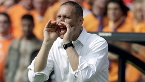 Van Basten:"Voi alinia cel mai bun 11 cu România"