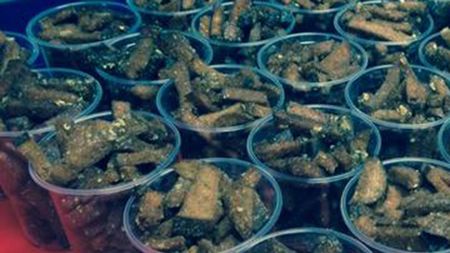 FOTO | Englezii, surprinși de ce au găsit pe tarabele comercianților de la stadionul din Tallin: "Ă‚sta e viitorul"