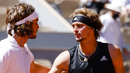 Stefanos Tsitsipas, primul finalist de la Roland Garros 2021! Alexander Zverev a cedat nervos în timpul meciului | VIDEO