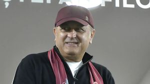 Faima lui Dan Şucu a ajuns în Kosovo. Ce aşteaptă presa de acolo să se întâmple cu viitorul transfer al lui Drilon Hazrollaj de la Rapid