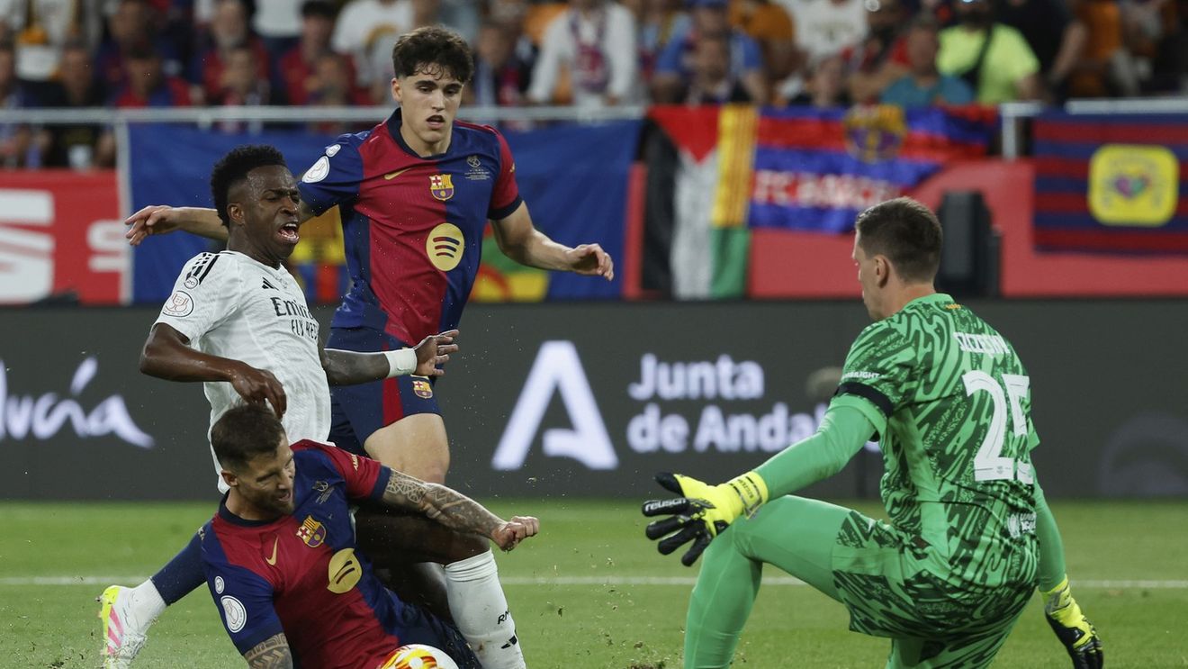 Fază controversată în prelungirile primei reprize! Arbitrul a dictat penalty pentru Real Madrid, dar l-a anulat pentru un ofsaid la Vinicius