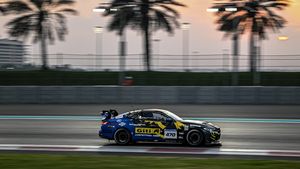 A ajuns campion Middle East 2025 la categoria GT4, dupǎ cursele de 24h de la Dubai și 6h de la Abu Dhabi! „Toatǎ munca din ultimii ani începe sǎ aibǎ rezultate”. SPECIAL