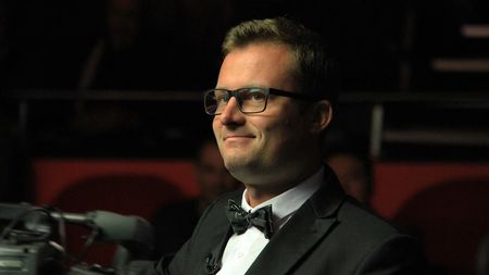 EXCLUSIV | Arbitrul român Alex Crișan a avut o zi specială la Open-ul Irlandei de Nord. "Ar fi fost prima dată când aș fi avut un maxim. Mi-am dat seama cam târziu. Și da, speram să reușească..."