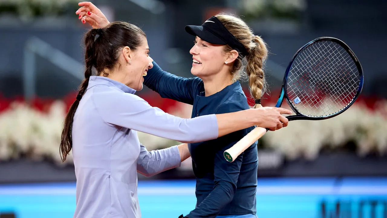 Sorana Cîrstea a eliminat-o pe controversata Jelena Ostapenko şi s-a calificat spectaculos, alături de rusoaica Anna Kalinskaia, în finala de dublu de la Madrid