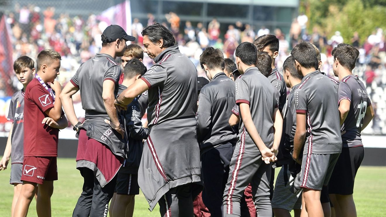 „Dă-mi hârtie, vinde-mă, că oricum nu mă mai vrei!”. Fundaşul a plecat de la Rapid la rivala de moarte Steaua