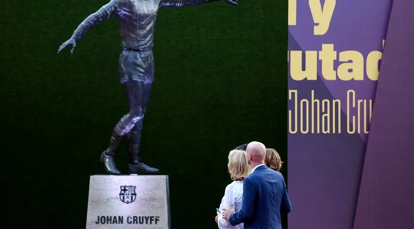Barcelona a inaugurat statuia lui Johan Cruyff. FOTO | Cum arată monumentul dedicat legendei catalanilor