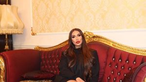 Apariție incendiară a fiicei Anamariei Prodan. Toți bărbații din jur s-au uitat la „asistenta medicală" Sarah