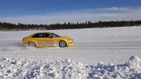 REPORTAJ | O zi în "Iadul Alb". Anvelopele care te scapă de griji la 270 km/h și amenda cât o vilă din România. Incursiune printre husky, reni și gerul pătrunzător din Finlanda 