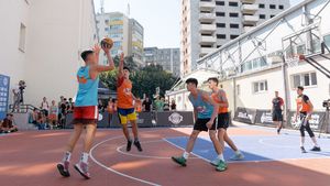 Baschetul 3x3 a revenit în curtea școlii! Chiar și profesioniștii de la Dinamo s-au băgat la o „miuță" | GALERIE FOTO