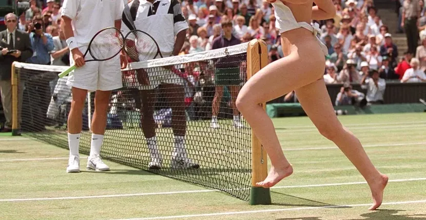 Șase situații bizare care au întrerupt meciurile de tenis. De la zgomote sexuale puternice la chelnerița care a intrat pe teren în sânii goi