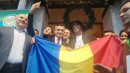 Cum a fost primit Ronaldinho la Iaşi. Ce cadou i-au dat moldovenii brazilianului
