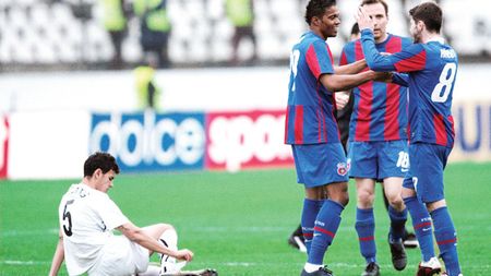 Regie de comedie!** Steaua caută titlul cu lanterna roșie