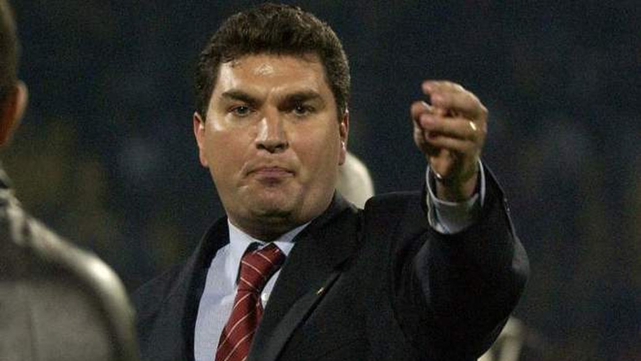 'Huzu nu poate face experimente pe banii noștri!** Vrem arbitri străini'