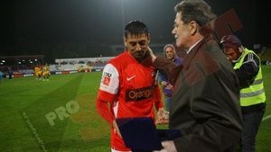 Întâi miere, apoi fiere!** Cornel Dinu l-a premiat, după care l-a certat pe Dănciulescu: "A avut numai el 7 ocazii"