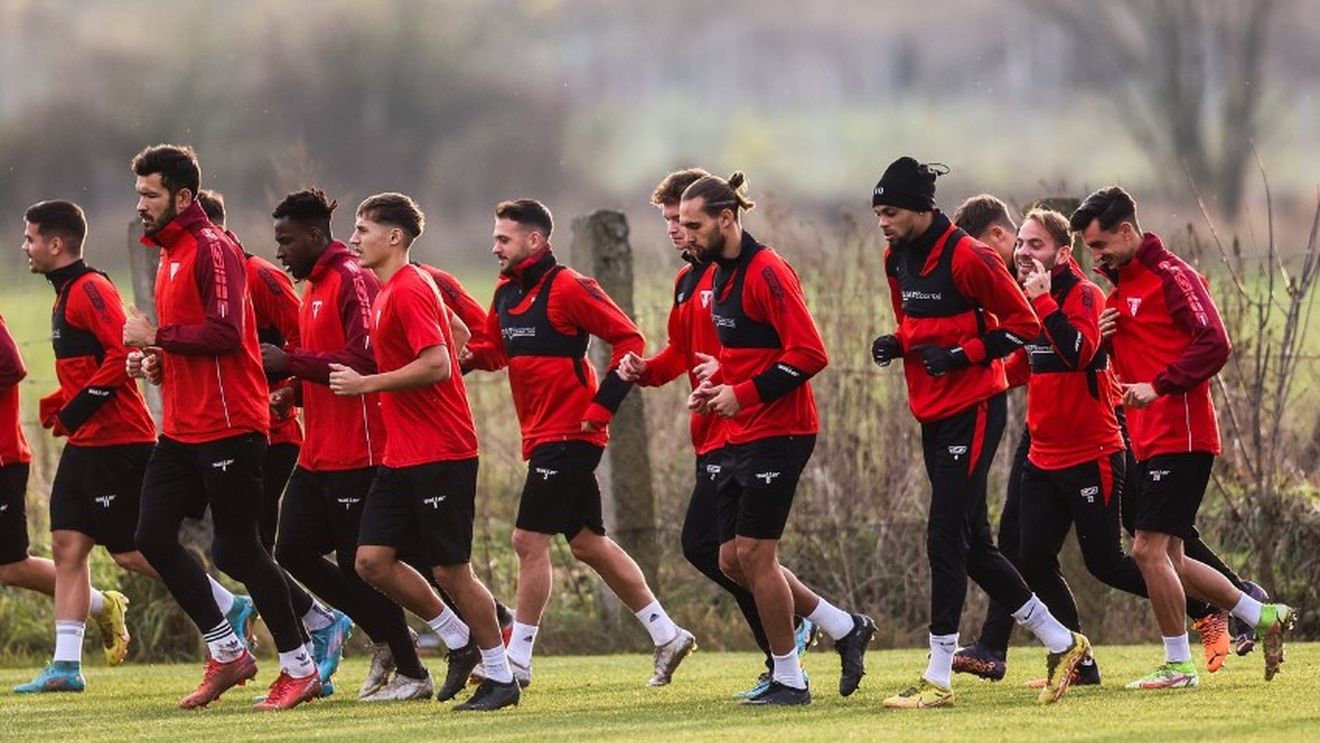 Negocieri pe toate fronturile la UTA, Laszlo Balint are 23 de jucători pentru cantonamentul din Antalya: „Anticipam dificultățile"