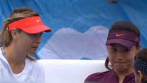 VIDEO | Faza începutului de an în tenis! Are doar 17 ani și își va aminti mereu de Șarapova. Moment emoționant la Shenzhen: "Ai grijă, ok?"